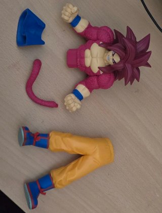Figura Goku SSJ4 Dragon Ball Daima.