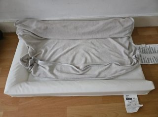 Colchón cambiador IKEA VÄDRA y funda protectora.