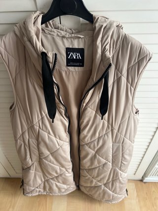 Chaleco largo acolchado Zara beige