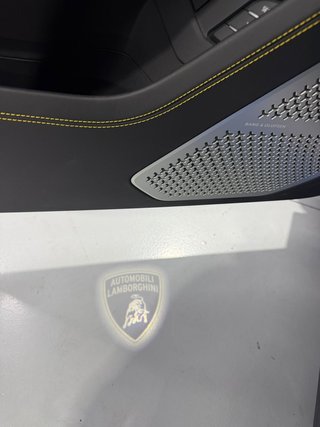 Lamborghini Urus 2021