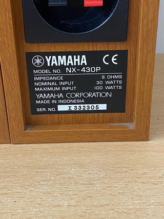 Altavoces Yamaha NX-430P Marrones y Plateados