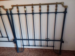 Cabeceros de cama metálicos dorados