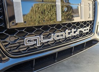 Letras Quattro para parrilla Audi