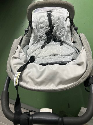 Carro de bebé gris