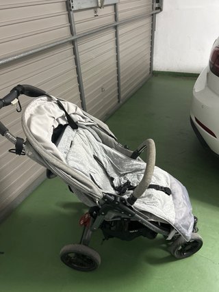 Carro de bebé gris