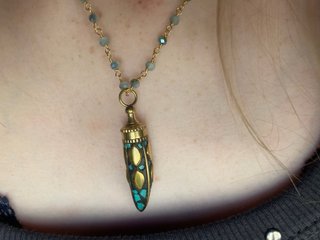 Collana corno tibetano verde acqua oro