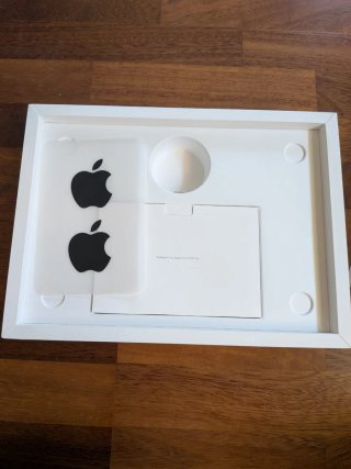 Caja MacBook Pro + Pegatinas Apple Oficiales