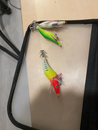 Señuelos de pesca variados