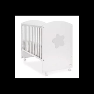 Culla bianca con stella