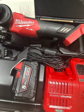 Amoladora Radial Milwaukee M18 FUEL