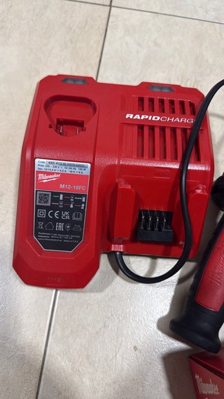 Amoladora Radial Milwaukee M18 FUEL