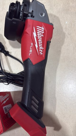 Amoladora Radial Milwaukee M18 FUEL
