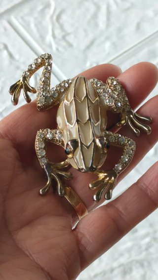 Broche rana vintage con pedrería
