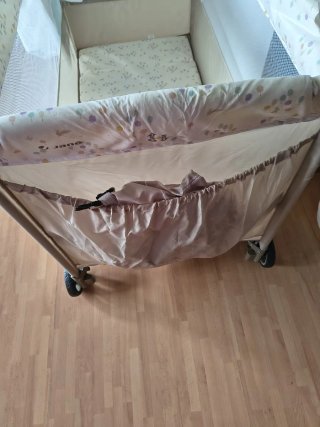 Cuna de viaje con estampado de conejos