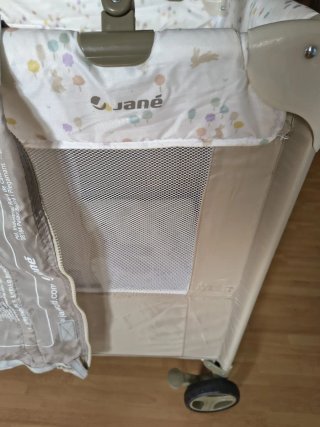 Cuna de viaje con estampado de conejos