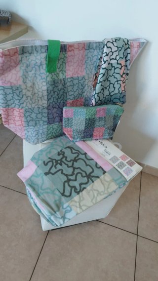 Bolsa playa, pareo, neceser y toalla.SOLO ENVIO