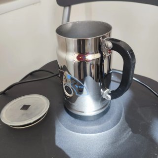 Nespresso espumador de leche.