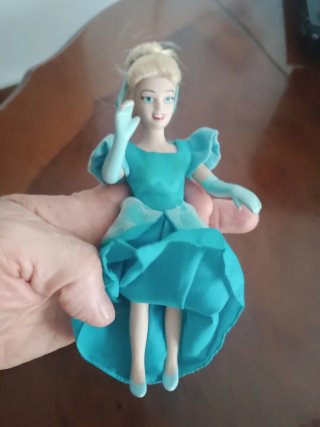 Muñeca Cenicienta de Porcelana