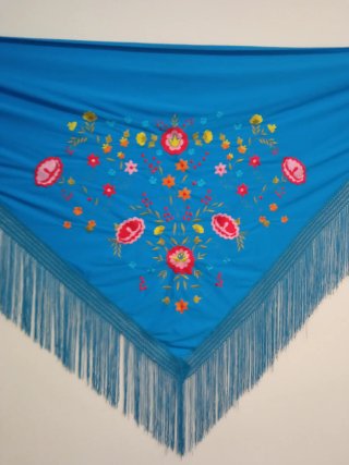 Mantón de Manila azul bordado
