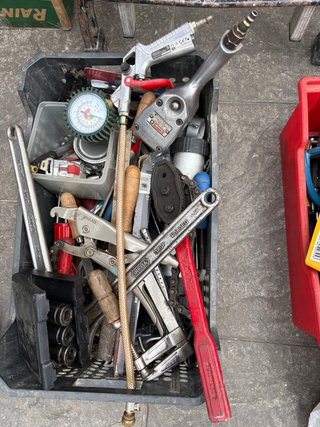 Caja de herramientas con accesorios