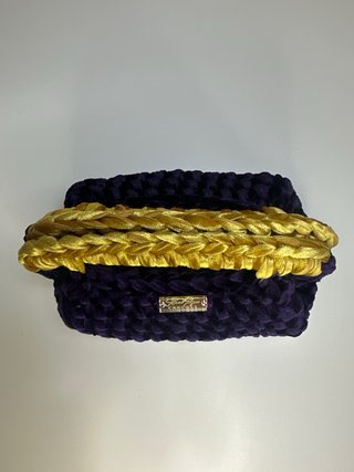 Clutch in velluto viola e manico oro  foderata