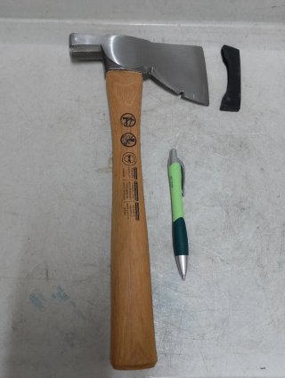 Hacha con martillo