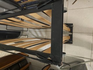 Cama metálica plegable. Somier