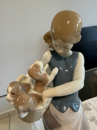 Escultura Lladró Niña con Perritos