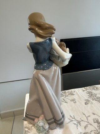 Escultura Lladró Niña con Perritos