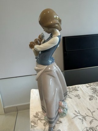 Escultura Lladró Niña con Perritos