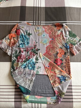 Camiseta Desigual floral manga corta