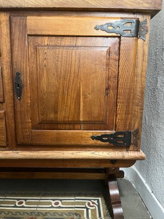 Aparador rústico madera maciza herrajes negros