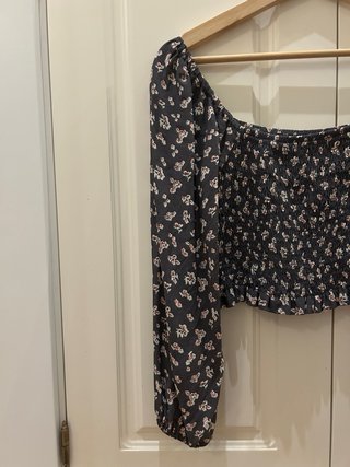 Blusa fruncida mangas abullonadas marca noon