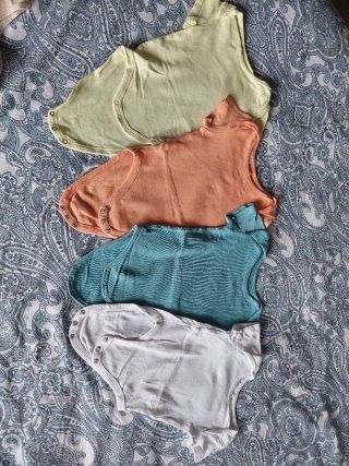 11 bodies bebé manga corta 6- 9 meses (74cm)