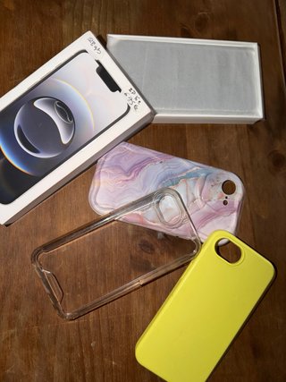 iPhone 16 E Blanco y Fundas