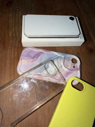 iPhone 16 E Blanco y Fundas