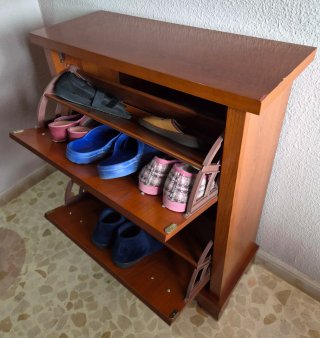 Zapatero de madera con 2 cajones