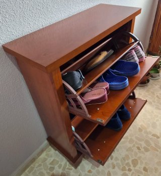 Zapatero de madera con 2 cajones