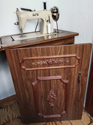 Máquina de coser Alfa beige