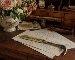 Apri lettere antico ottone artiglio piuma