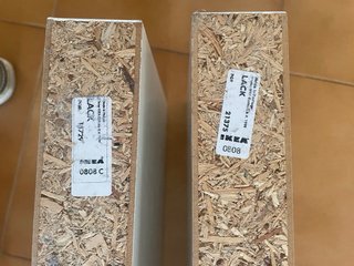 Estantería de pared lacada en blanco.