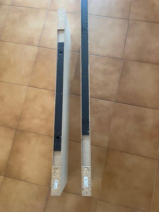 Estantería de pared lacada en blanco.