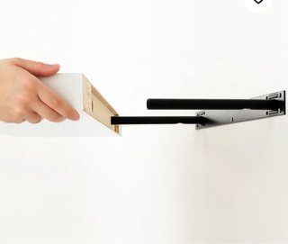 Estantería de pared lacada en blanco.