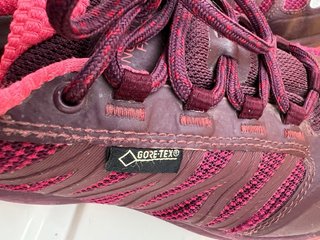 Zapatilla Trekking The North Face Morado/Rosa