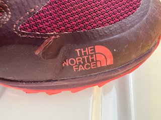 Zapatilla Trekking The North Face Morado/Rosa