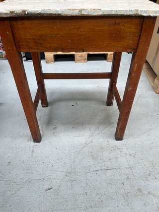Antiguo pupitre de madera