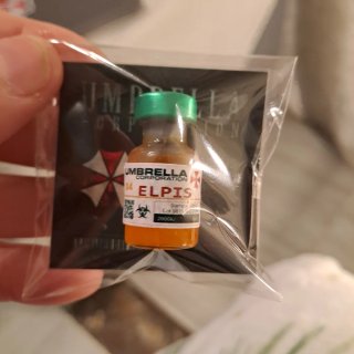 Lote Retrovirales Umbrella Corp. + Postales RE