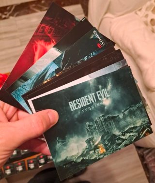 Lote Retrovirales Umbrella Corp. + Postales RE