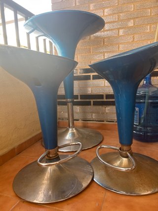 Conjunto mesa alta y 2 taburetes