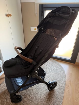 Silla de Paseo Ligera NunaTRVL solo usada un vuelo